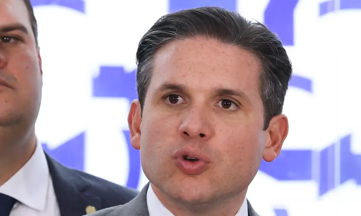 Motta diz que fim da escala 6×1 será debatida por meio de PEC