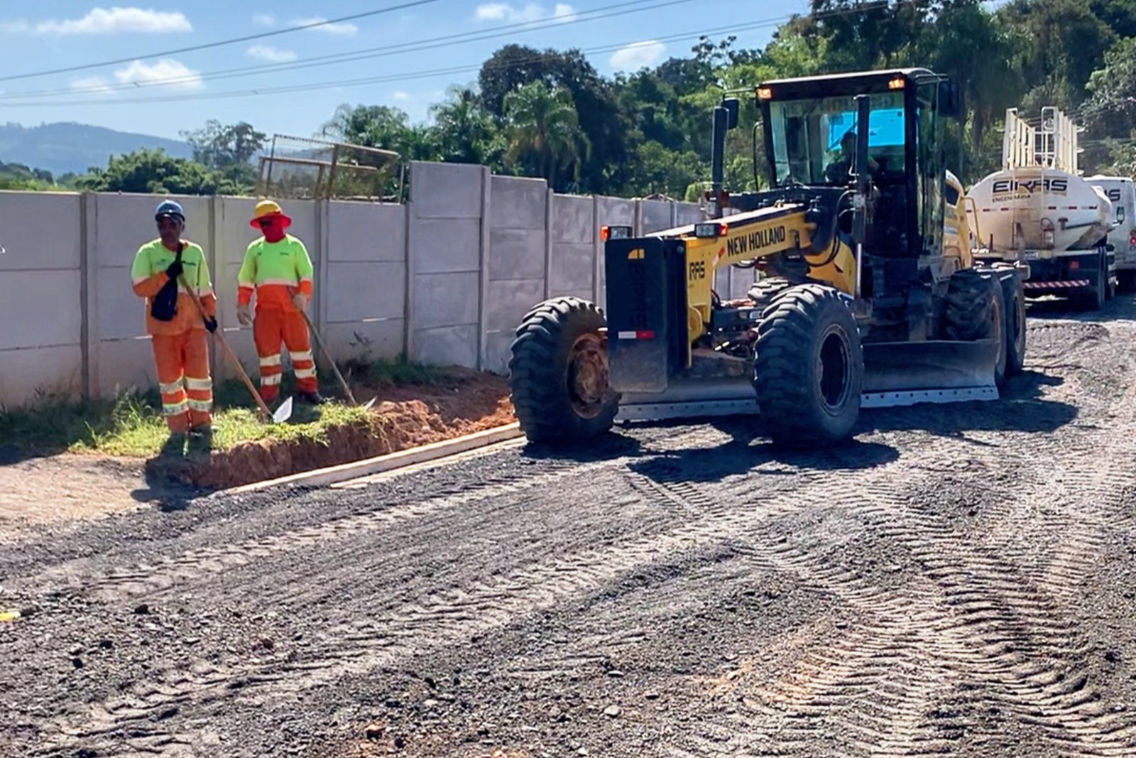Asfalto chega às estradas municipais Antônio Netto e Lúcia Lanfranchi em Itatiba