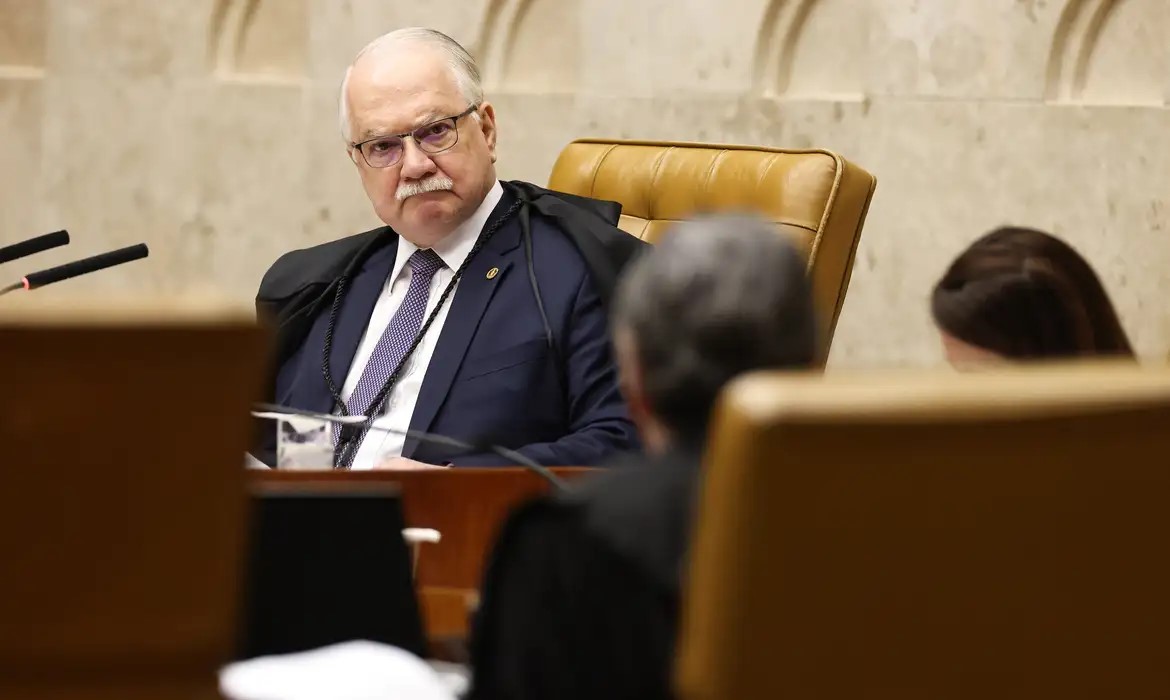 Fachin suspende decisões de Mendonça e Dino sobre diretor da PF